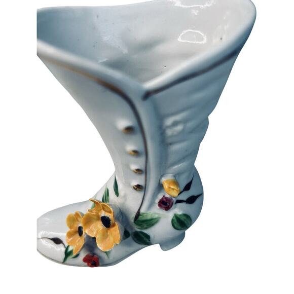 Vintage Porcelain Victorian Boot Shoe Vase White 3D Yellow Flowers Gold Accents - Picture 10 of 10